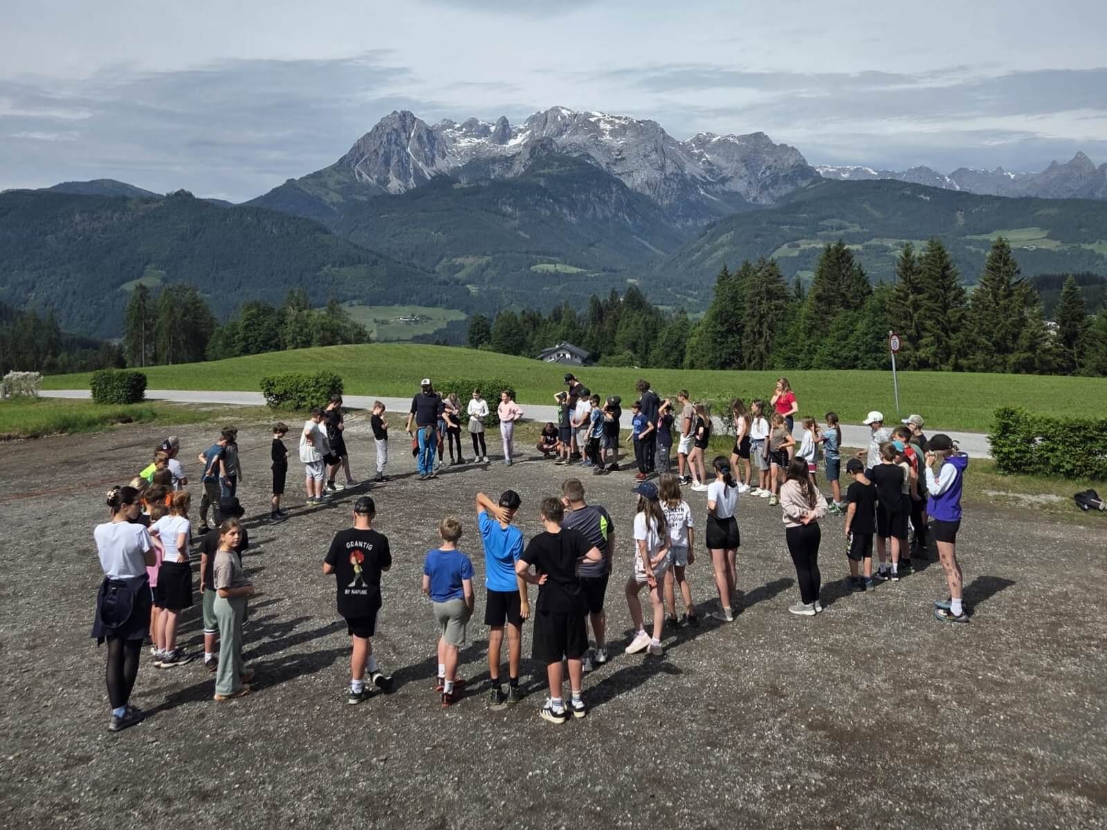 flossbau-erlebnispaedagogik-06-teambuilding-ankommen-4x3